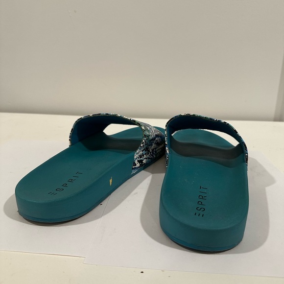 Slippers - Picture 4 of 6